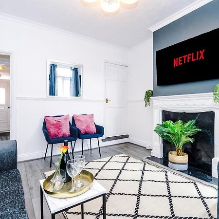 Harley House - Spacious Home With Free Netflix & Parking By Rocketbnb Ковънтри Екстериор снимка